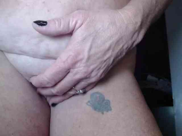 April_XO webcam