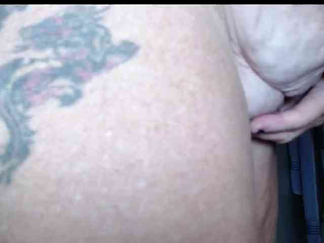 Modelo: April_XO