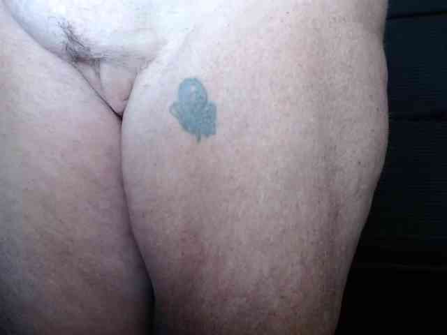 April_XO webcam