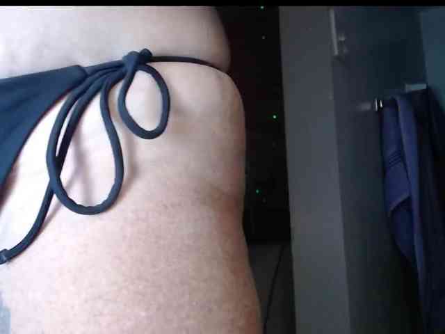 April_XO webcam