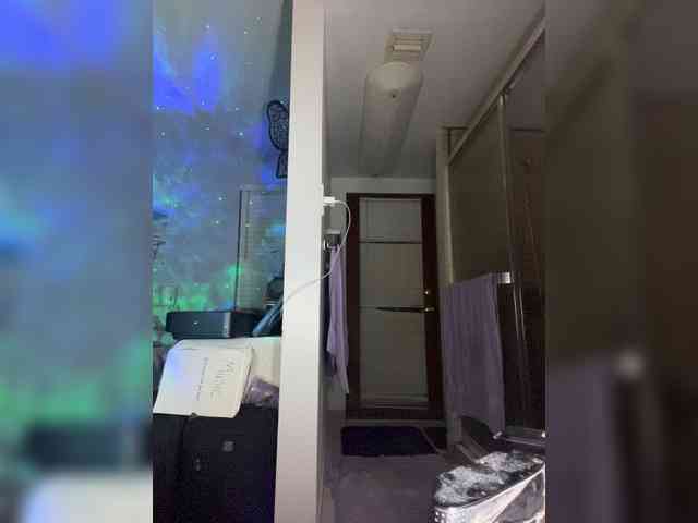 April_XO webcam