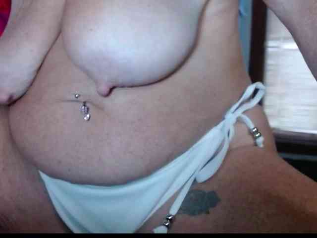 April_XO webcam