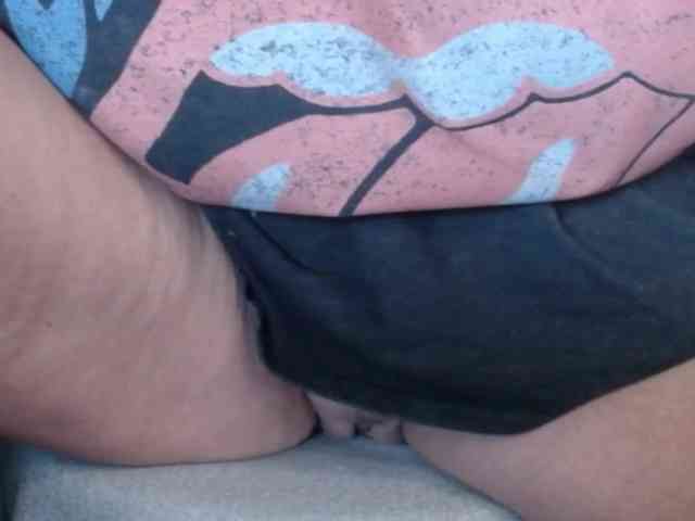 April_XO webcam