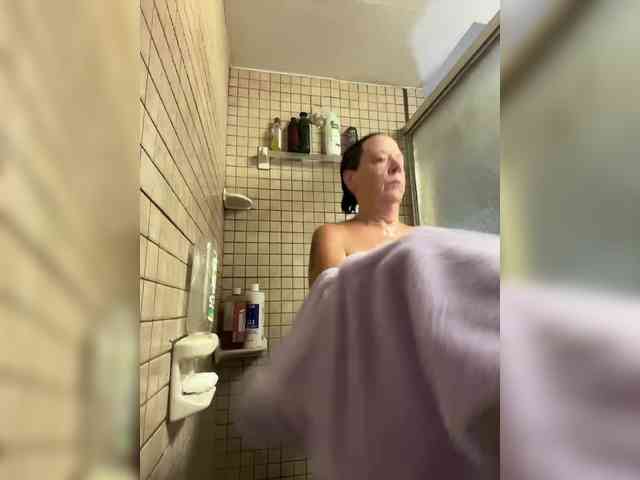 April_XO webcam