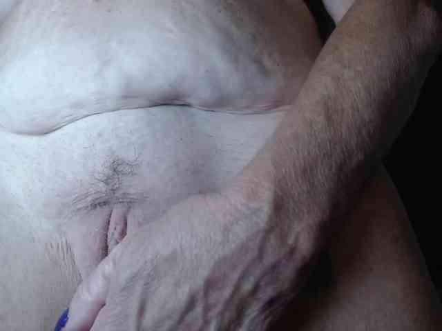 April_XO webcam