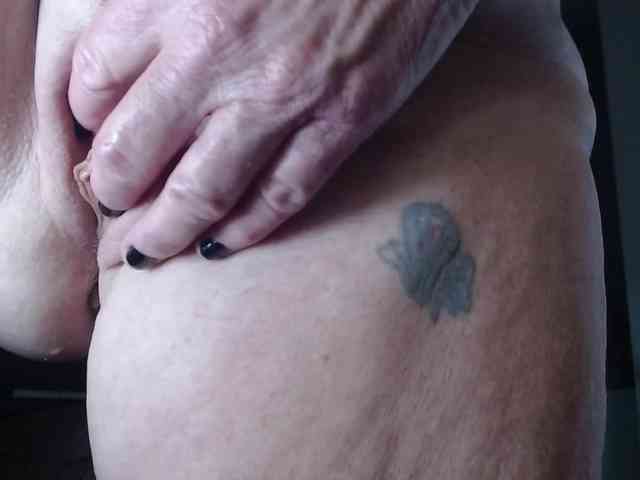 April_XO webcam