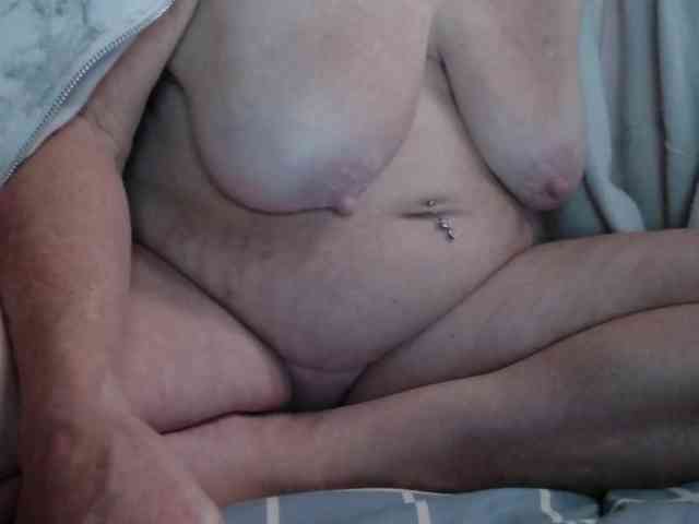 April_XO webcam