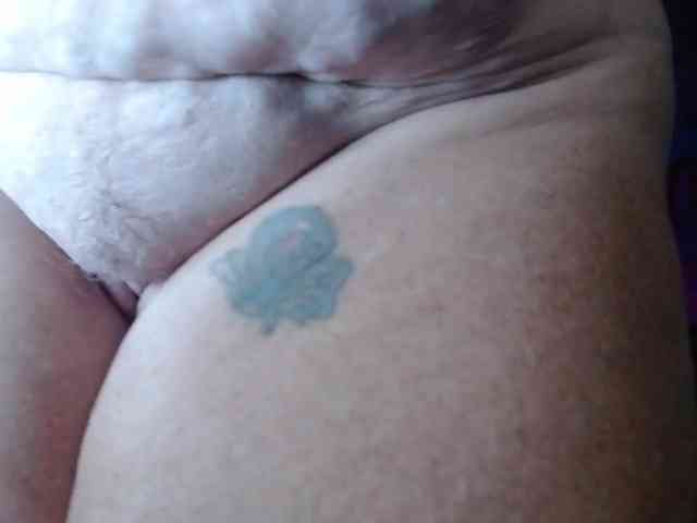 April_XO webcam