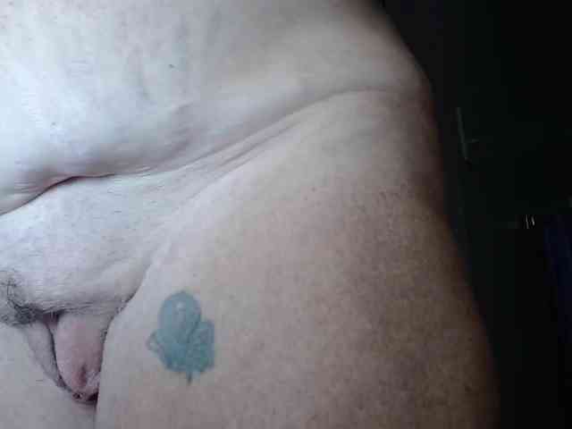 April_XO webcam