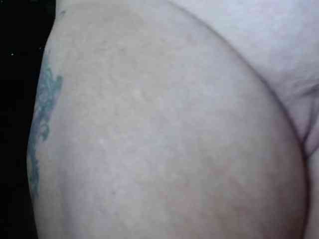 April_XO webcam