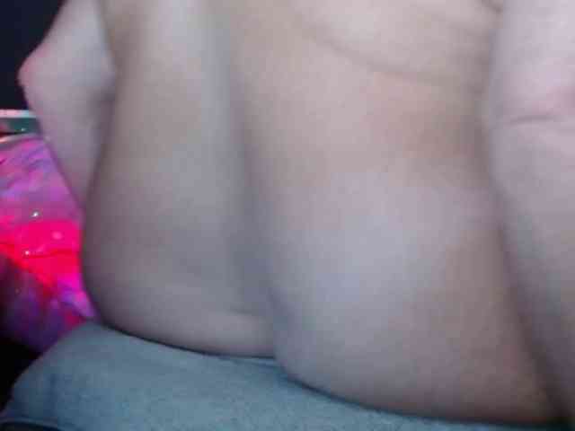 April_XO webcam