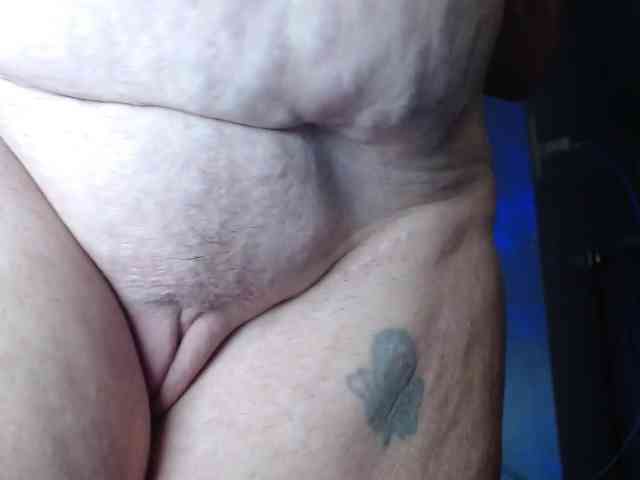 April_XO webcam