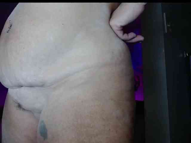 April_XO webcam