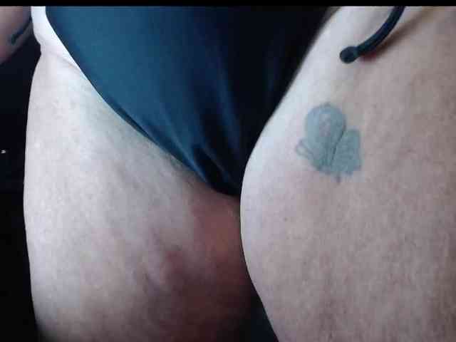 April_XO webcam