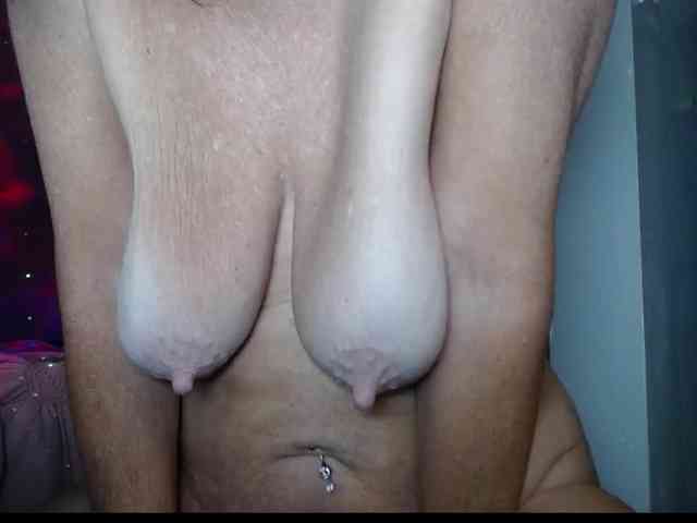 April_XO webcam