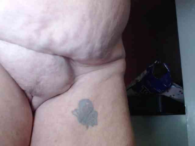 April_XO webcam