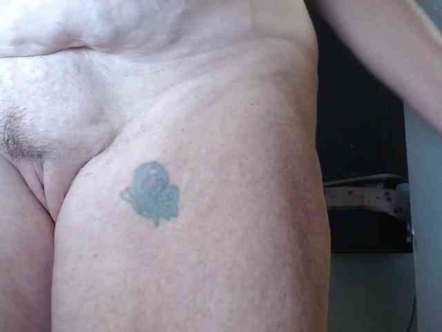 April_XO webcam