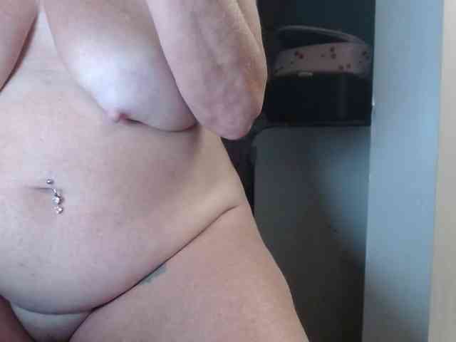April_XO webcam