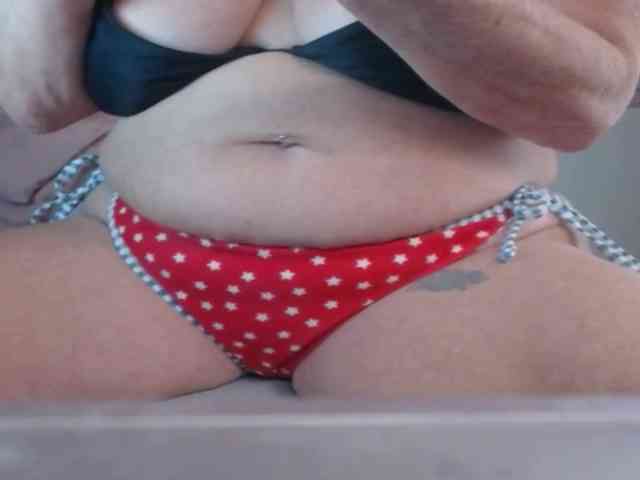 April_XO webcam