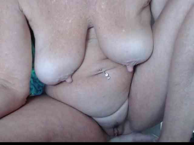 April_XO webcam