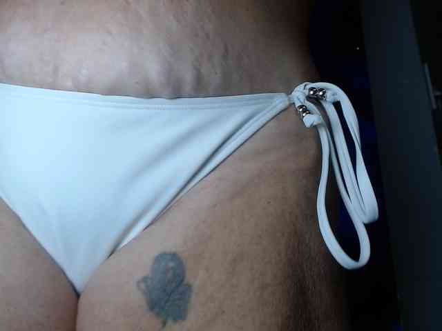 April_XO webcam