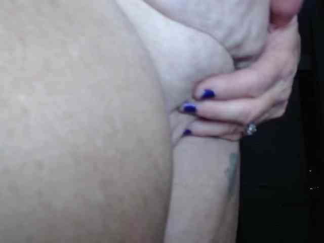April_XO webcam