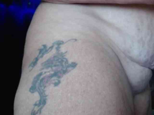 April_XO webcam