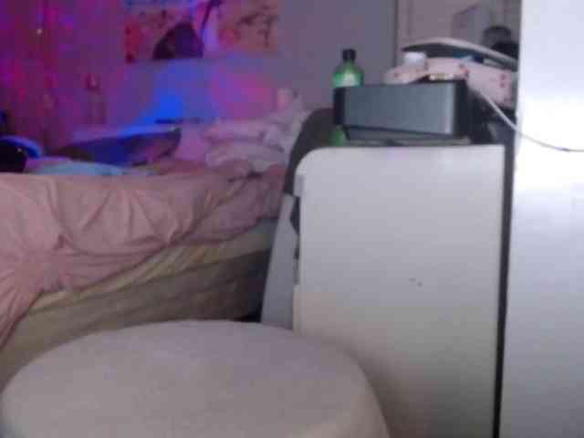 April_XO webcam