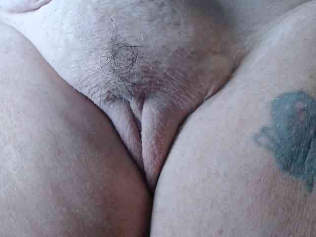 April_XO webcam