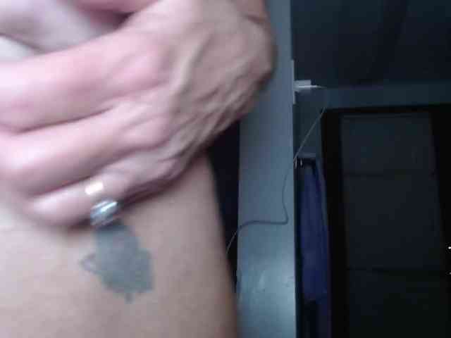 April_XO webcam