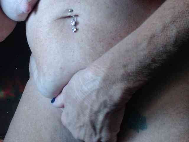 April_XO webcam