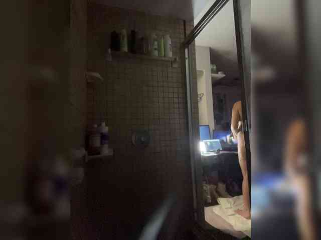 April_XO webcam