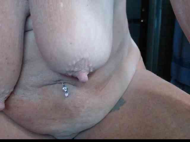 April_XO webcam