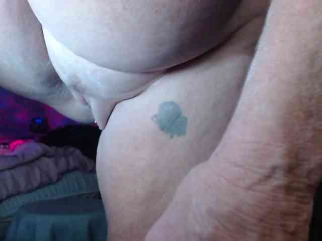 April_XO webcam
