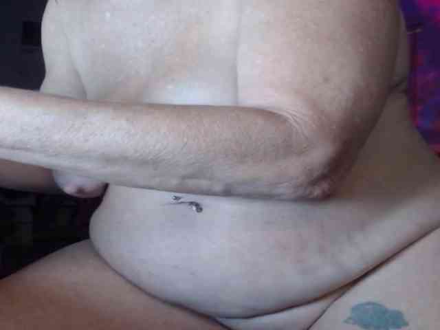 April_XO webcam