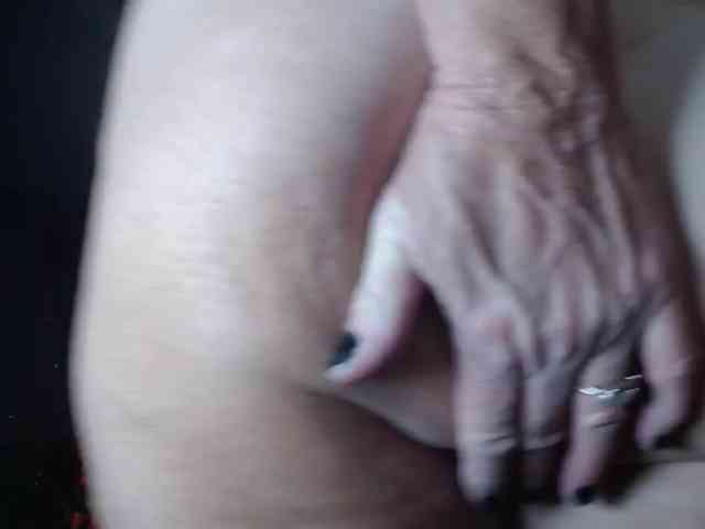 April_XO webcam
