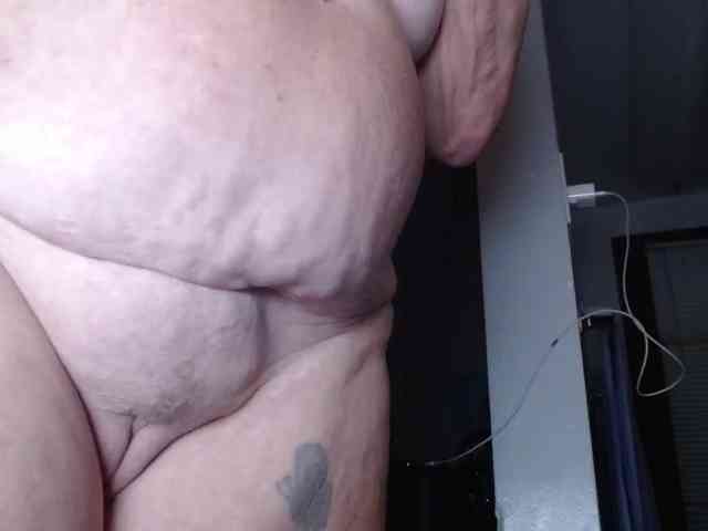 April_XO webcam