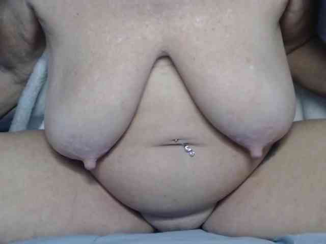 April_XO webcam