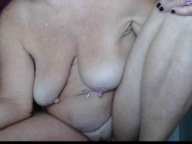 April_XO webcam