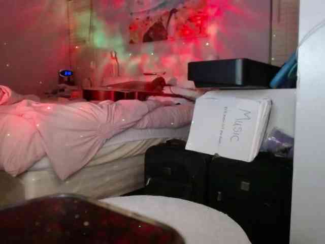 April_XO webcam