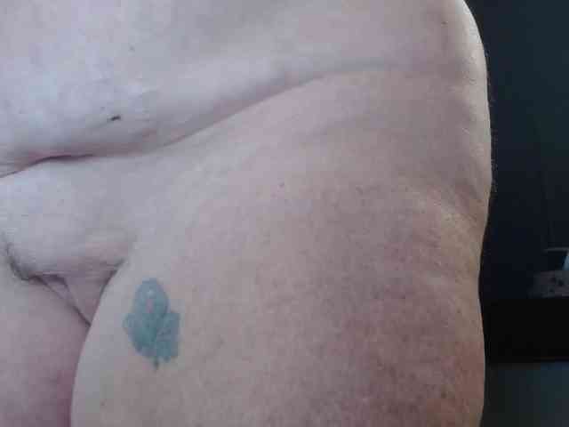April_XO webcam