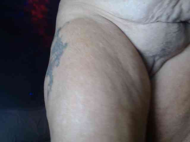 April_XO webcam