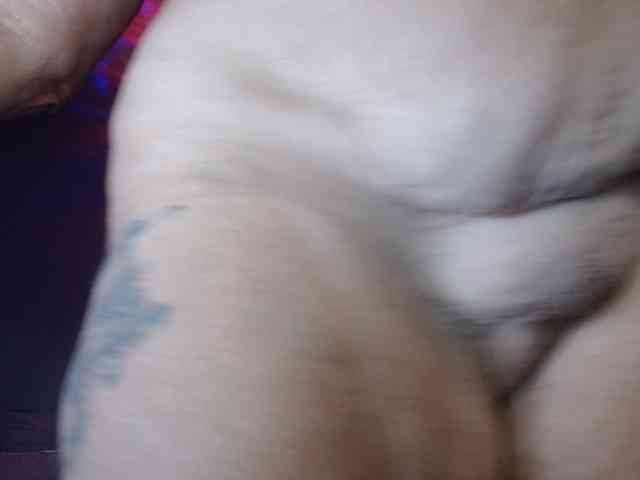 April_XO webcam