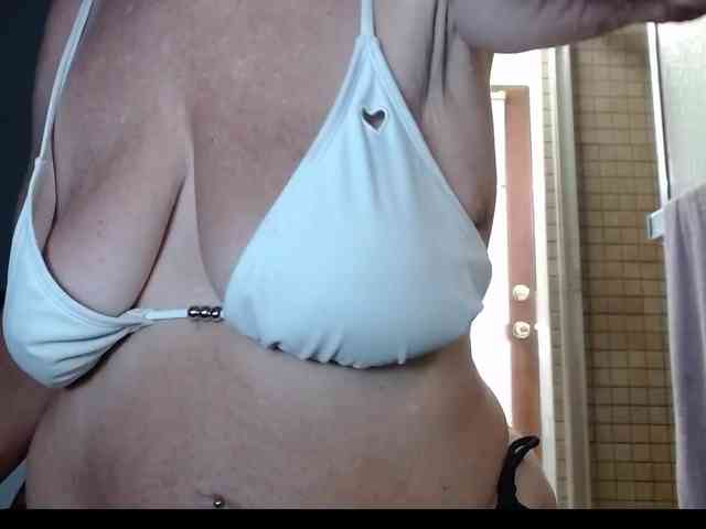 April_XO webcam