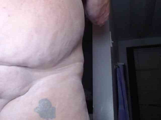 April_XO webcam