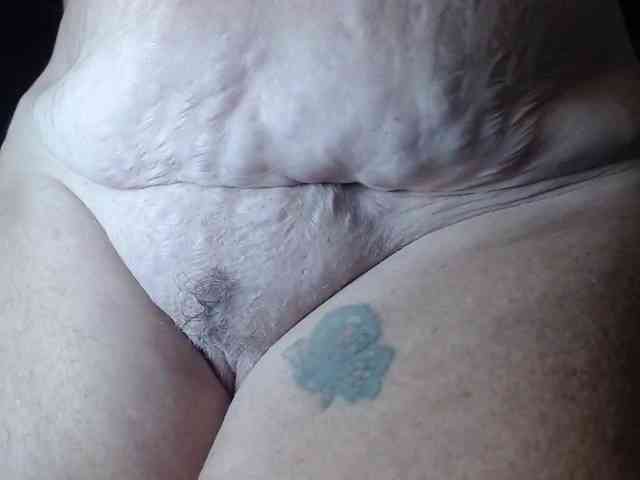April_XO webcam