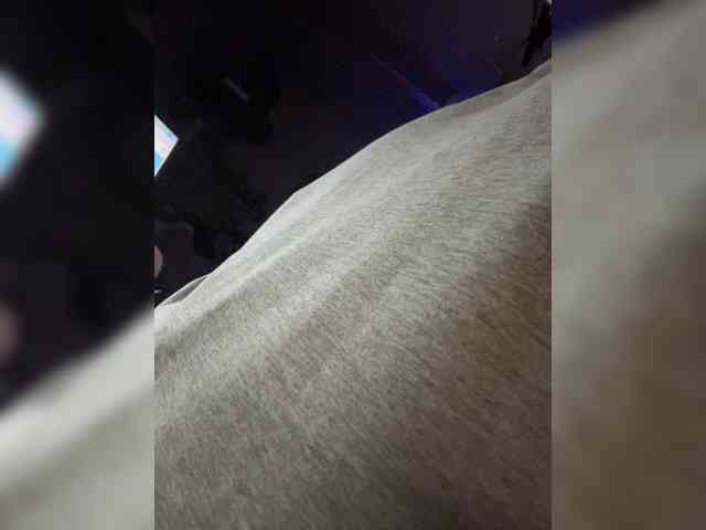 April_XO webcam