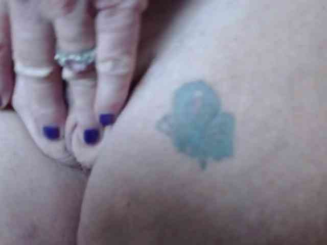 April_XO webcam