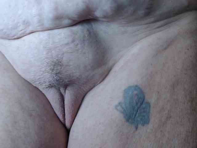 April_XO webcam