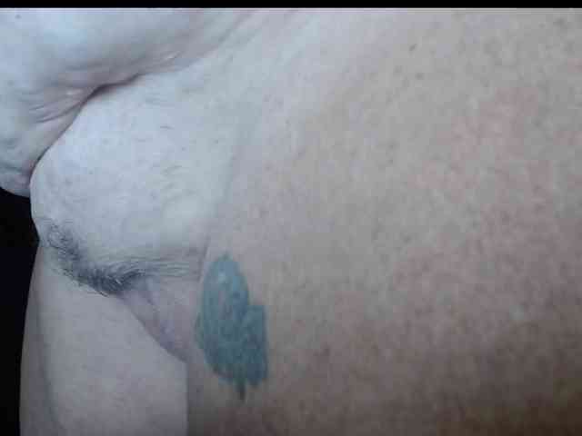April_XO webcam